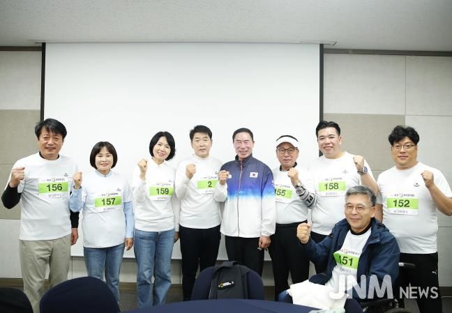 화성 효 마라톤 의원 기념 사진