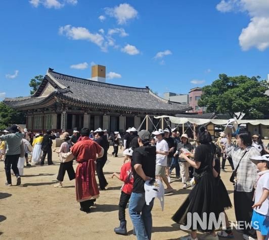원주 강원감영과 관객, 미스터리로 하나가 되다