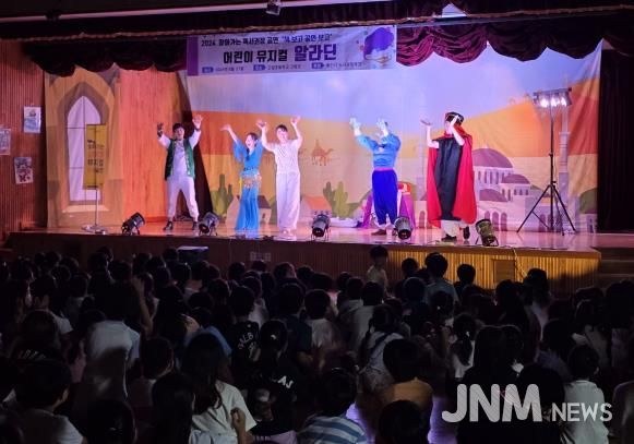 지난해 진행한 찾아가는 독서권장공연 모습