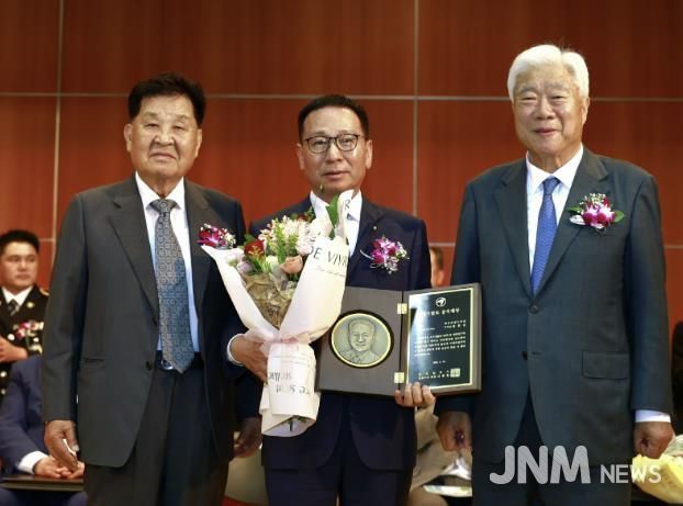 화성시의회 정흥범 부의장, '제32회 경기일보 공직대상' 자치의정대상 수상