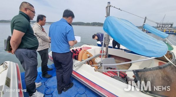 해양경찰이 유관기관과 함께 수상레저 사업장을 점검하고있다