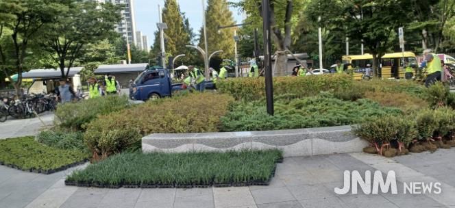 고양시 일산서구, 주엽역광장 야생화 식재⋯도심 경관 개선