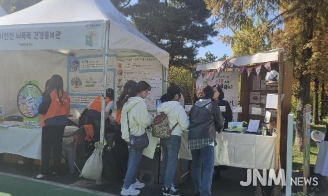 시흥책문화축제서 ‘치매 인식 개선 에세이 전시’ 운영