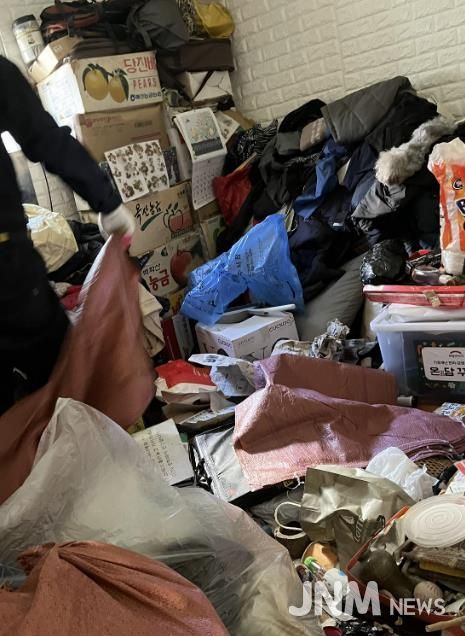 남양주시 호평동, 취약계층 주거환경 개선…집청소로 쓰레기로 가득한 집 깔끔히