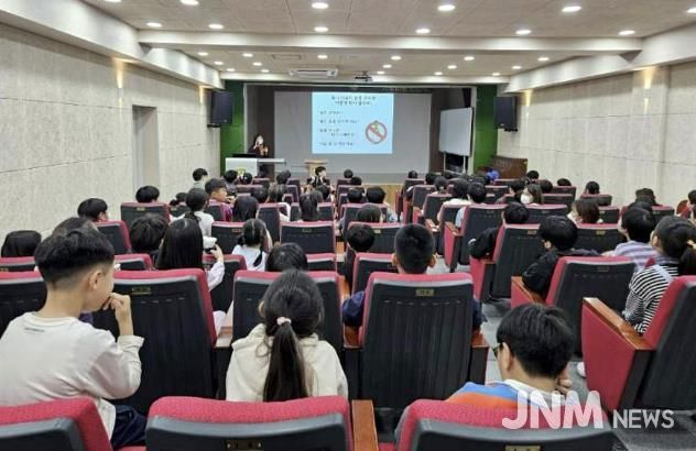서대문구가 미동초등학교에서 금연교육을 실시하고 있다.