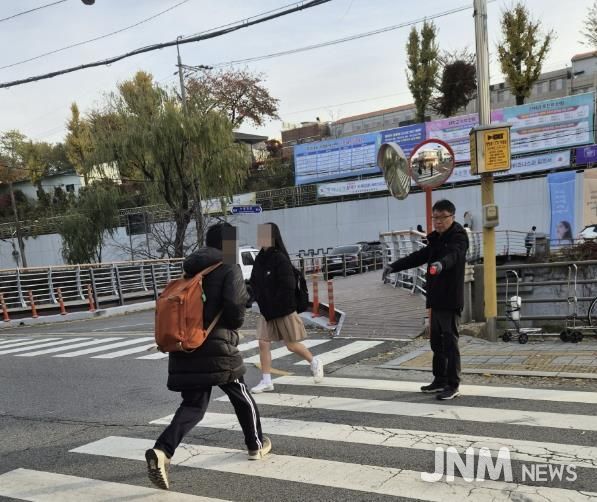 수원시 팔달구 행궁동 경기행복마을관리소, 등굣길 교통안전 지도 실시