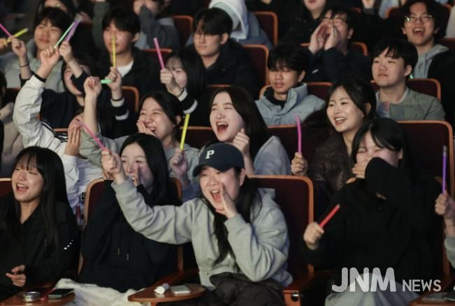 의왕 고3 청소년 힐링콘서트 <#OFF DAY>, 성공적 개최