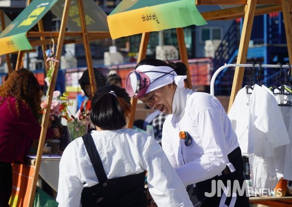 거제시 장승포 수변공원에서 열린‘호호피크닉’성황리 종료 지역상권과 로컬푸드를 잇는‘소풍같은 행사’로 호응
