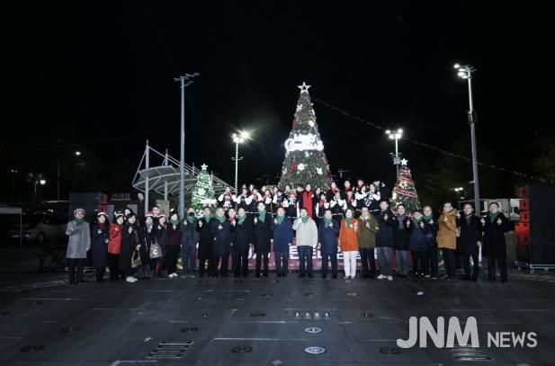 구리시, '2025 성탄 트리 점등식' 성료... 시민과 함께 사랑과 희망의 빛 밝혀