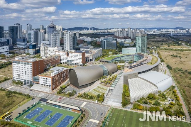 인천글로벌캠퍼스 전경-2012년 한국뉴욕주립대 개교를 시작으로 현재 5개 외국대학 공동 캠퍼스이다