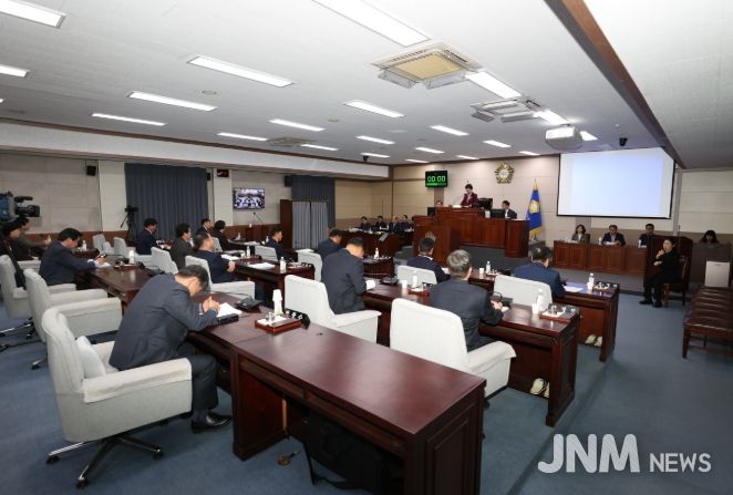 상주시의회 1조 3,020억 원 규모 2026년도 상주시 예산안 의