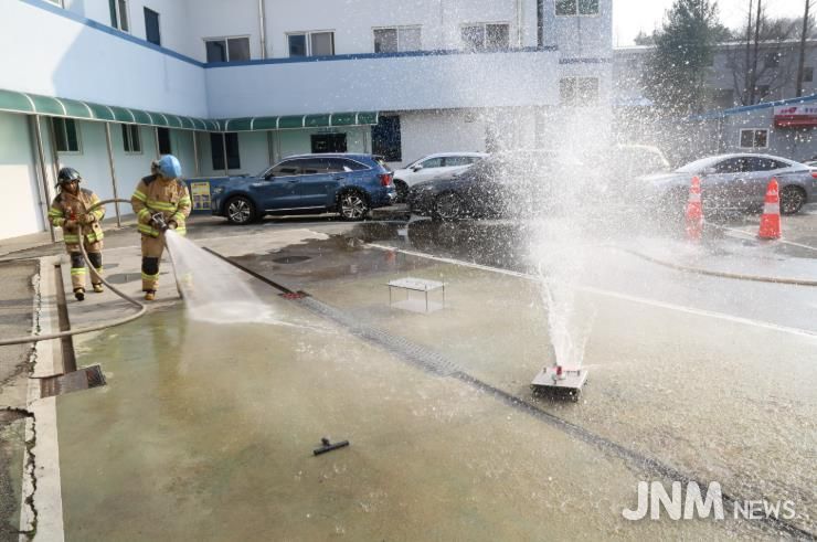 홍성소방서, 전기차 배터리 화재 대응 위해 드릴렌스 훈련 실시