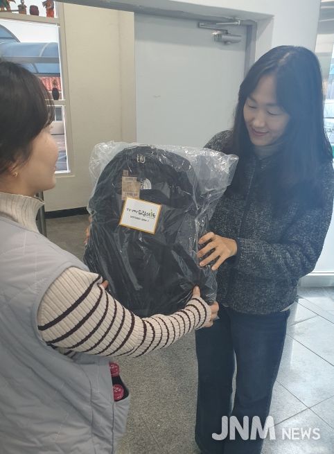 남해군 드림스타트, 초등학교 졸업 축하선물 전달