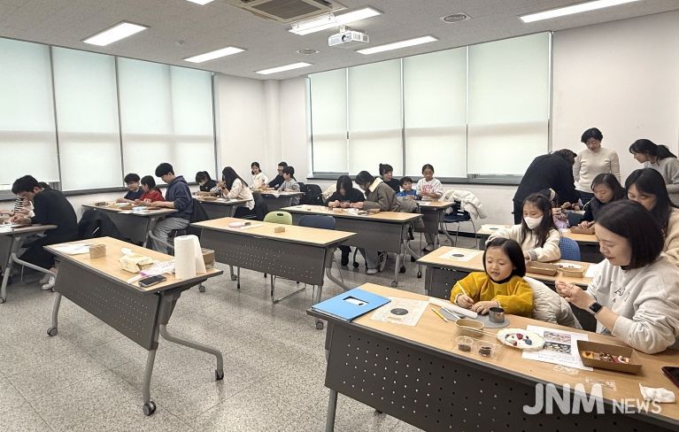 함안군립 칠원도서관, ‘어린이 체험행사’ 성료(송편체험)