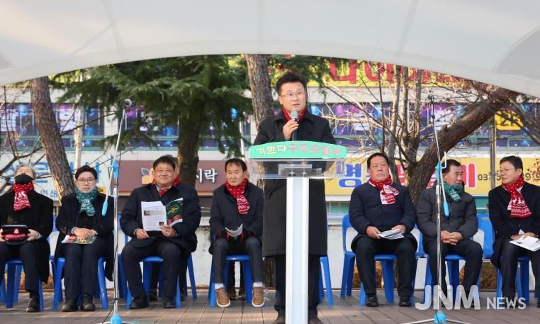 2025년 안성시 성탄트리점등식 개최...사랑과 나눔의 연대 빛내