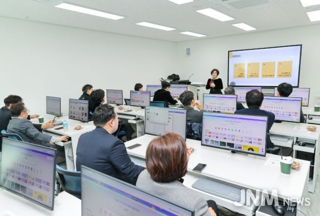 디자인 플랫폼 및 AI 도구 활용 교육 실시
