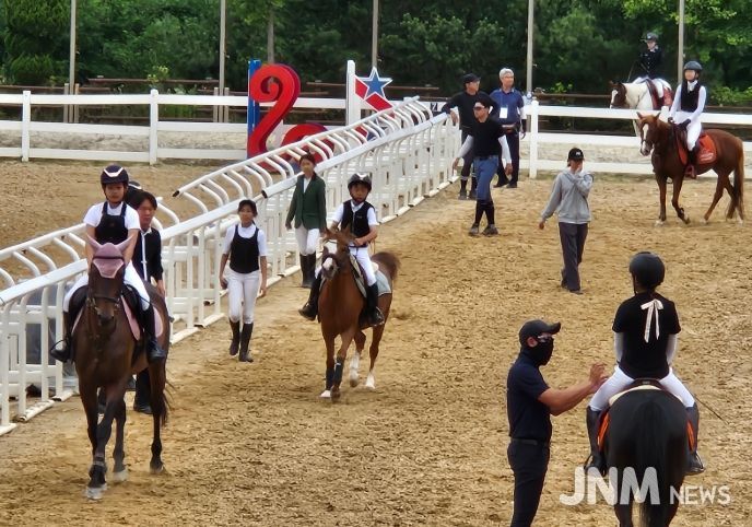 이천시 유소년 승마단