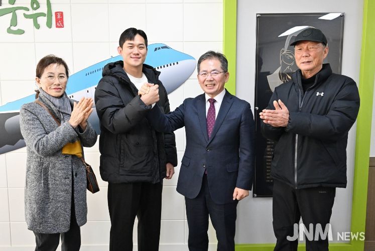 노범수, 입대 전 할아버지 계신 군위군 방문