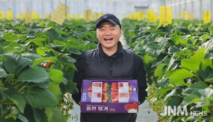 청년농업인 고당도 딸기 본격 출하