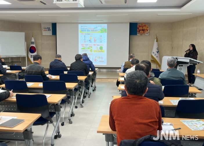 곡성군이 새해를 맞아 농업인들을 대상으로 감염병 예방 교육을 추진하고 있다.