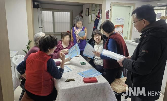 수원시 영통구 매탄1동 경로당 한파쉼터 점검 및 '수원 새빛 생활비 패키지' 홍보 실시