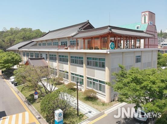 여수시는 시민들이 응급상황 발생 시 신속하고 정확하게 대응할 수 있도록 2월부터 전 시민을 대상으로 ‘2026년 심폐소생술 교육 운영’을 시작한다.