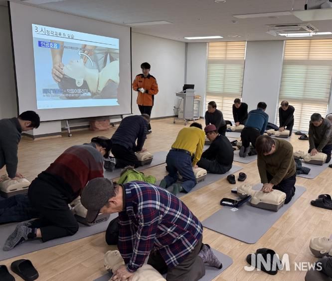 충주시, 어르신 심폐소생술 교육…건강검진·상담까지 한 번에