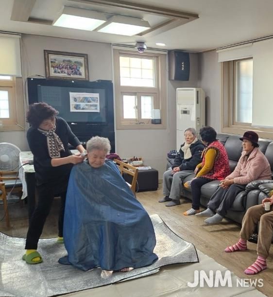 평택시 고덕면 지역사회보장협의체, 찾아가는 미용 봉사 진행