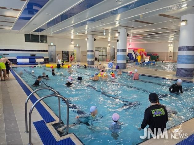 파주시, 2026년 첫 번째 스포츠센터 가족 물놀이장 성황리에 운영 종료