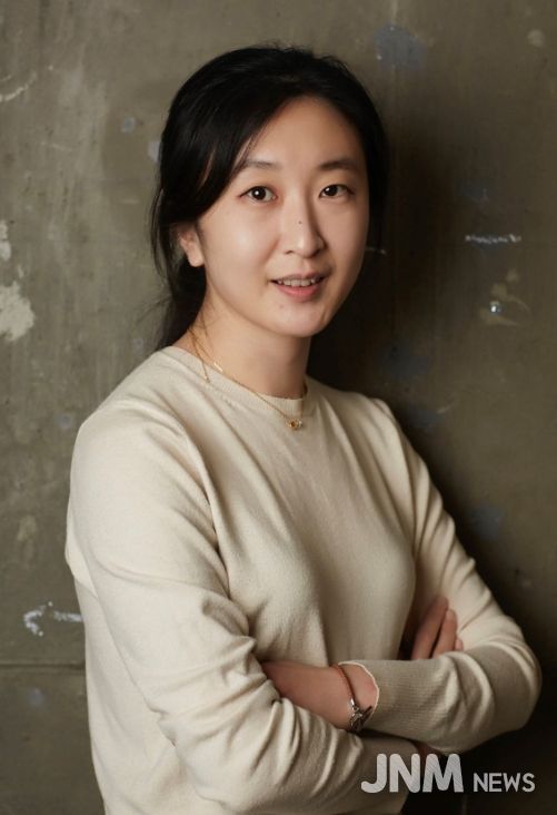 1. 천안시립미술관의 천안제로프젝트 신진작가 공모전에 선정된 조은시·최희정 작가.