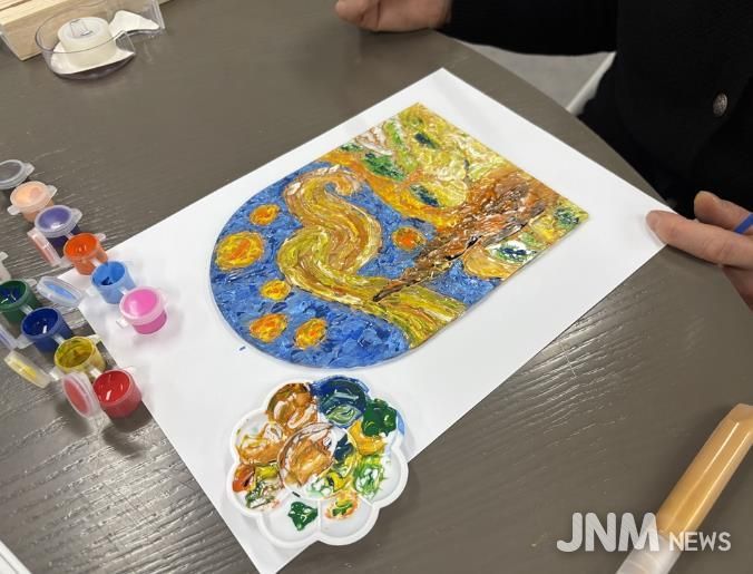 의정부미술도서관, 문화예술 프로그램 '물결빛 밤하늘 무드등 만들기' 성료