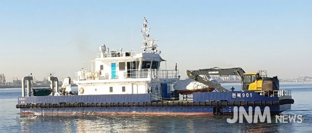 전북자치도, 청정 전북바다 지키기 본격 시동… ‘전북901호’첫 출항