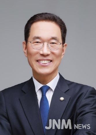 더불어민주당 김주영 국회의원(경기 김포시갑, 국회 기후에너지환경노동위원회 간사)