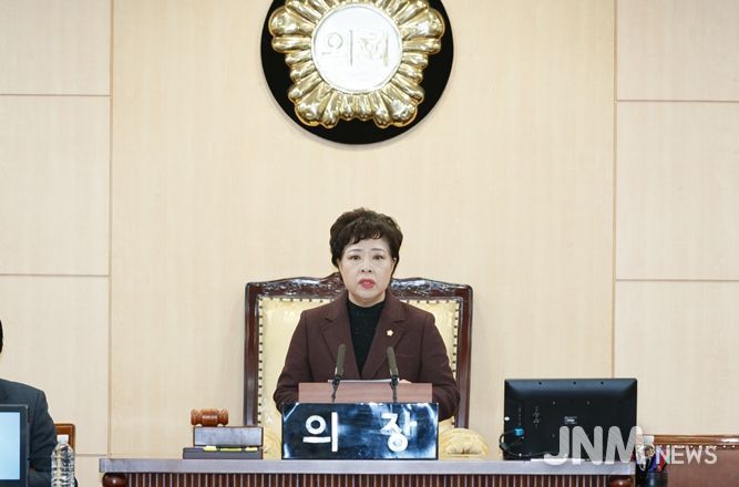 영등포구의회 정선희 의장이 제267회 임시회 제1차 본회의를 주재하고 있다