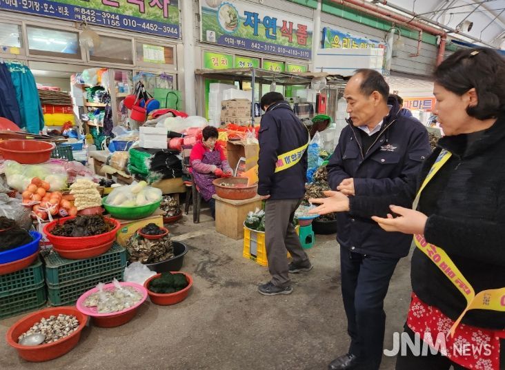 ‘설 안심 장보기’ 녹동시장서 물가안정 캠페인