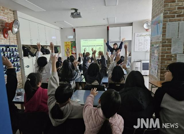 아동들이 건강채움교실 프로그램에 참여하고 있다.