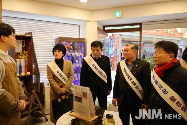 부여군의회, 설 명절맞이 전통시장 이용 캠페인 전개