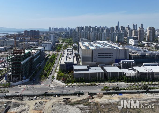 삼성바이오로직스(우)와 싸토리우스(좌)-인천광역시 제공