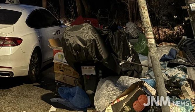 홍제동 쓰레기 상습 무단투기 현장 모습