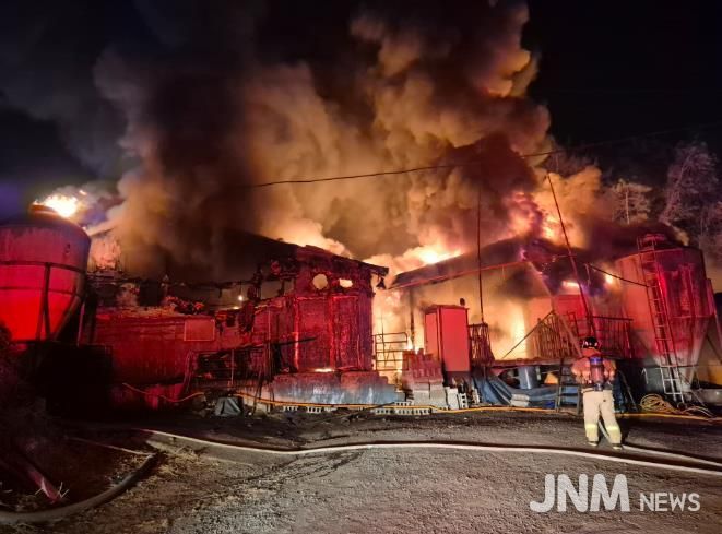 홍성소방서, 홍동면 돈사 2동 전소… 신속 대응으로 큰 피해 막아