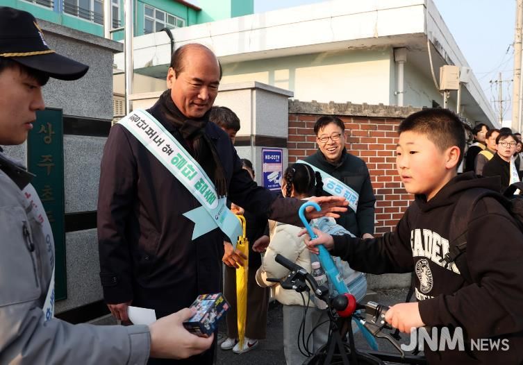 상주시, 등굣길 어린이 교통안전 캠페인 실시