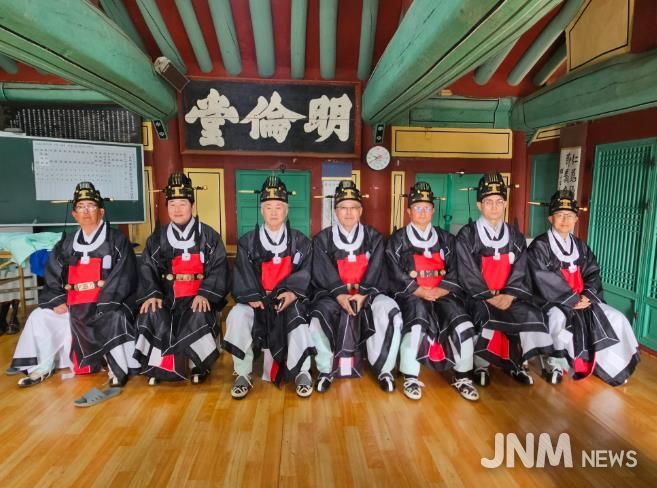 통영향교, 공기 2577년 춘기석전제 엄숙 봉행