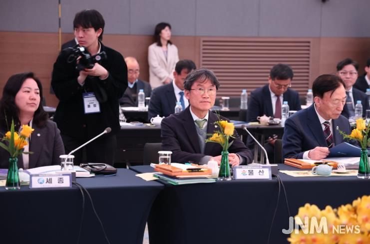 천창수 교육감이 26일 부산에서 열린 '제107회 대한민국교육감 협의회' 총회에서 제출한 아동학대 관련 안건이 전원합의로 의결됐다