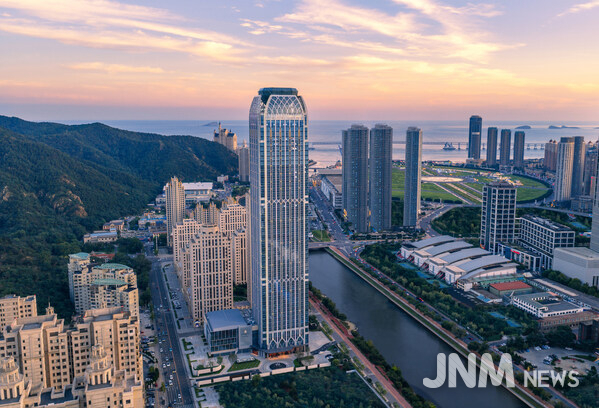 Pan Pacific Dalian, strategically located on Youting Road