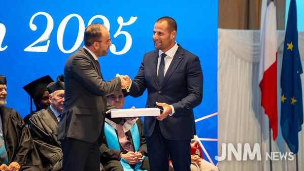 Maltese Prime Minister Robert Abela and GBS Malta Director of Operations (Europe)