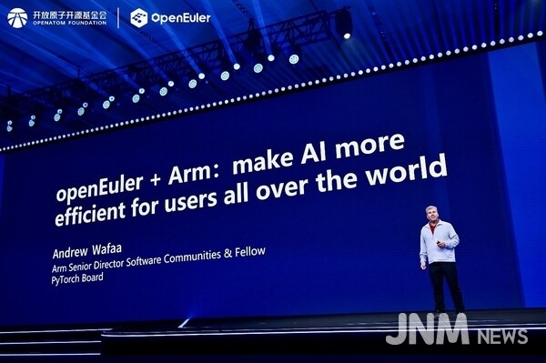 Andrew Wafaa speaking at the summit