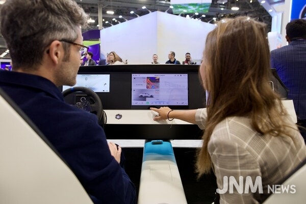 User interface of DXC’s next-gen automotive software platform, AMBER.