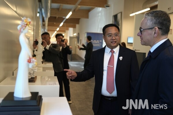 Photo taken on Feb. 24 shows Fang Junqin, Party Chief of Dehua County in southeast China